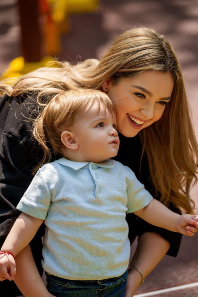 Ce mare a crescut băiețelul Ilincăi cu George Simion. Micuțul Radu este leit mama lui. Copilul apare des în postările lor de pe rețelele sociale