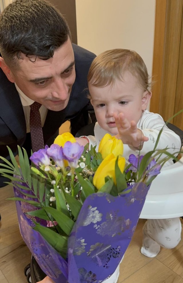 Ce mare a crescut băiețelul Ilincăi cu George Simion. Micuțul Radu este leit mama lui. Urmăritorii celor doi soți sunt topiți după el
