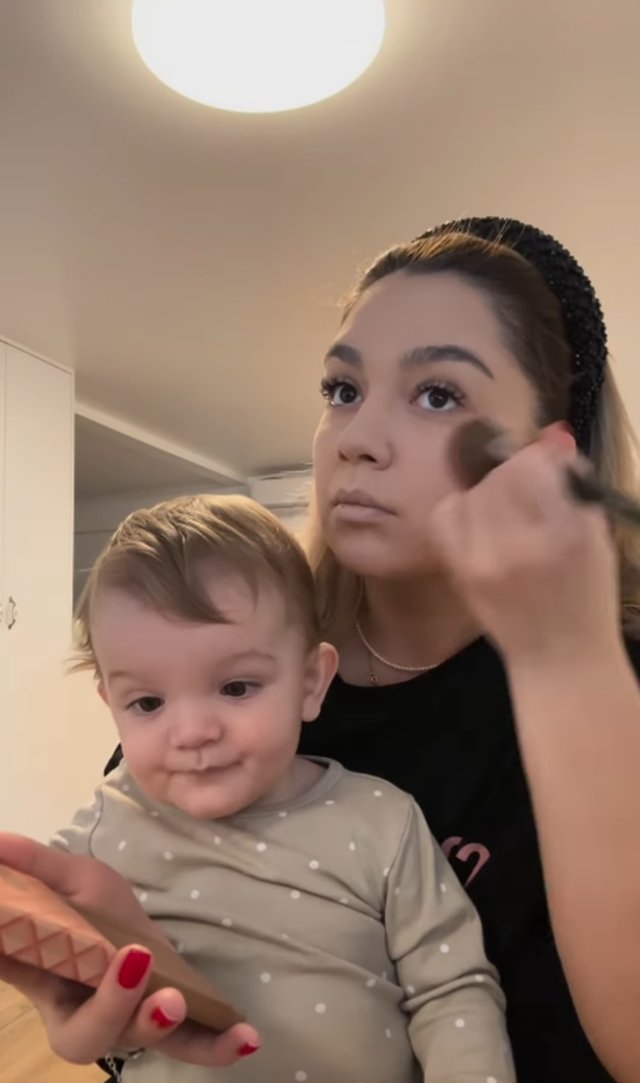 Ce mare a crescut băiețelul Ilincăi cu George Simion. Micuțul Radu este leit mama lui, care se filmează alături de el în diverse ipostaze