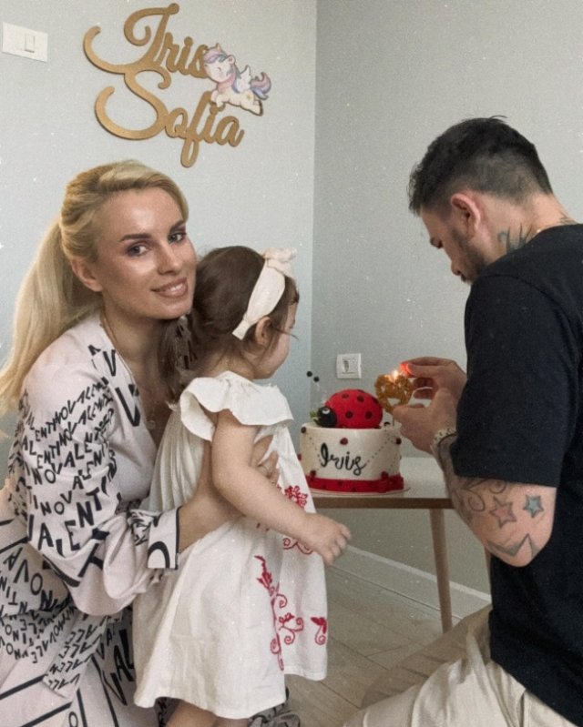 Elly și Cristian de la „Mireasă pentru fiul meu” au devenit părinți pentru a doua oară. Fosta concurentă a reality show-ului matrimonial a născut în apă. Sunt împreună de 11 ani