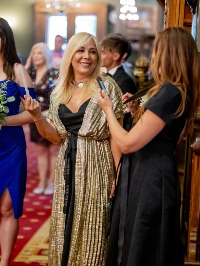 Dana Săvuică a fost soacră mică! Primele imagini de la nunta de vis a fiicei sale, Julie, pe care o are din fosta căsnicie cu Răzvan Stanciu