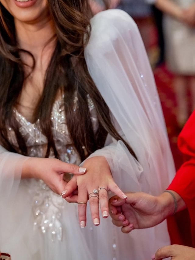 Dana Săvuică a fost soacră mică! Primele imagini de la nunta de vis a fiicei sale, Julie. Mireasa a strălucit într-o rochie scurtă în față și lungă în spate