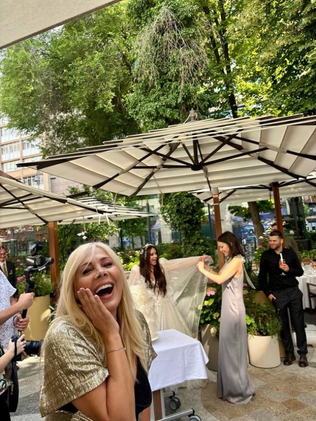Dana Săvuică a fost soacră mică! Primele imagini de la nunta de vis a fiicei sale, Julie, care s-a măritat la 30 de ani