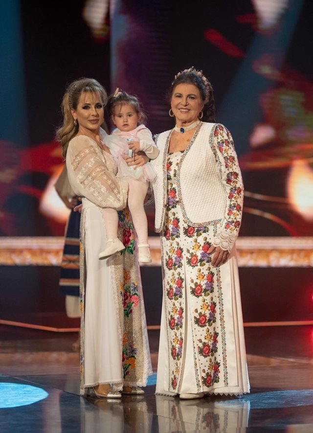 Emoții uriașe pentru Irina Loghin. A participat la prima serbare a Anei, nepoțica pe care i-a dăruit-o fiica ei și de care este foarte mândră