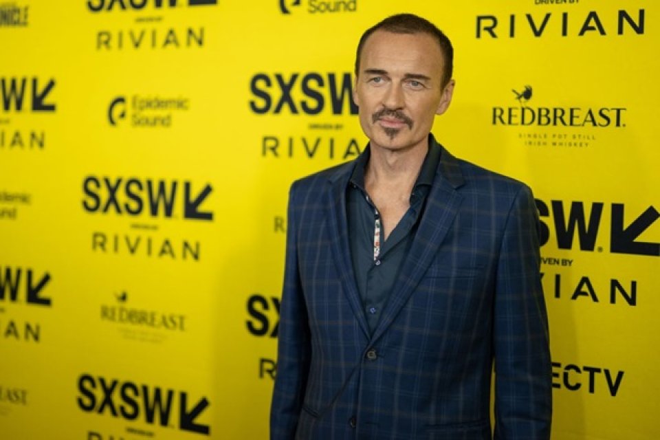 Julian Mcmahon, starul din serialul "Nip/Tuck" a murit la 56 de ani, după o lungă luptă cu cancerul. Colegii de breaslă îl plâng în număr mare
