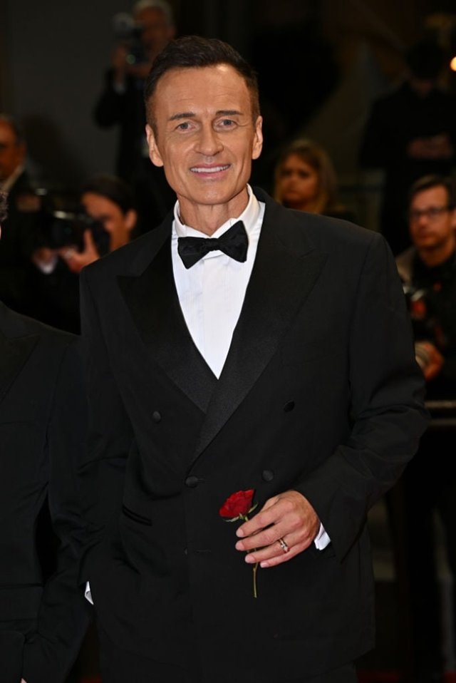 Julian Mcmahon, starul din serialul "Nip/Tuck" a murit la 56 de ani, după o lungă luptă cu cancerul. Personajul Christian Troy l-a făcut să ajungă în inimile publicului