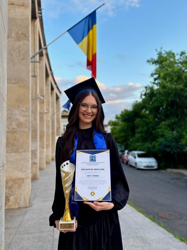 Irina Fodor, cea mai mândră soră! Teodora, sora ei mai mică, a absolvit facultatea șefă de promoție. Au o relație specială