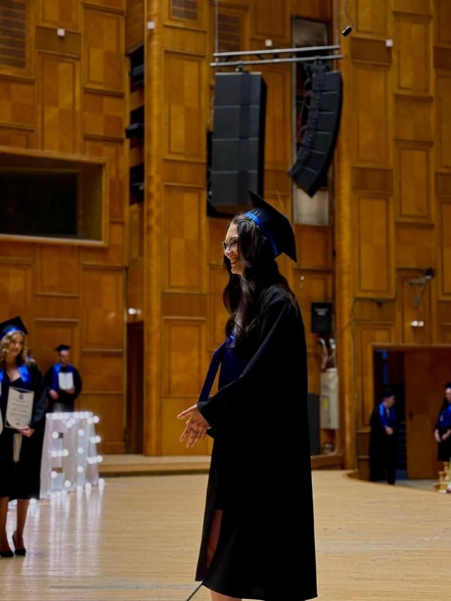 Irina Fodor, cea mai mândră soră! Teodora, sora ei mai mică, a absolvit facultatea șefă de promoție. Vedeta și-a dorit enorm o soră