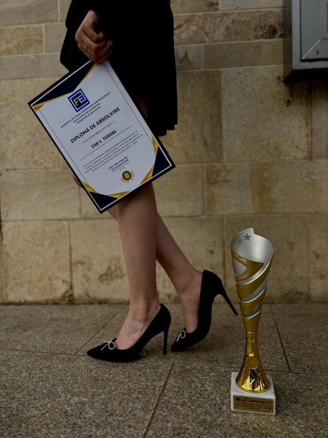 Irina Fodor, cea mai mândră soră! Teodora, sora ei mai mică, a absolvit facultatea șefă de promoție. Când era mică, prezentatoarea TV îi cerea lui Moș Crăciun o soră