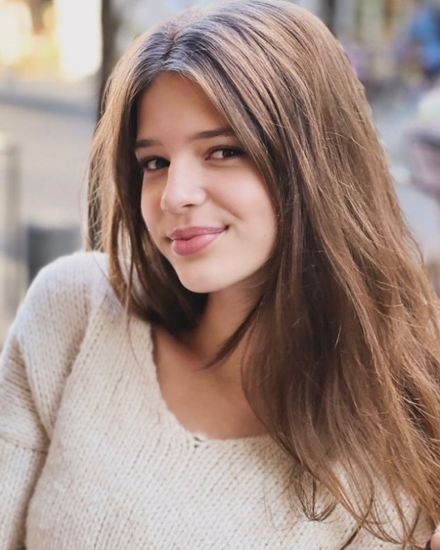 Ce mare și frumoasă a crescut fiica lui Nicolai Tand. Ilona este iubita lui David Măruță. Este copilăroasă ca renumitul bucătar