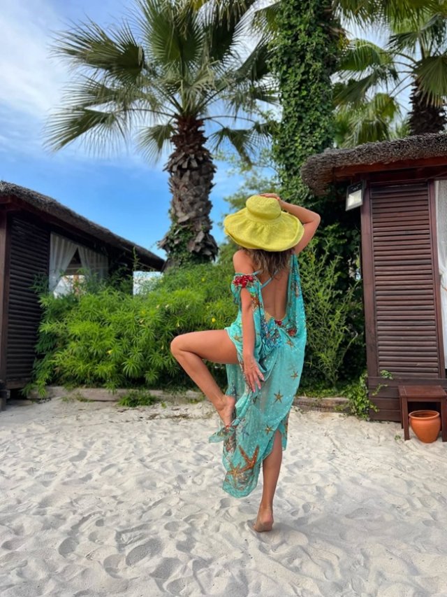 Trup de zeiță la aproape 50 de ani! Cum arată Anna Lesko în costum de baie. Este o adevărată gospodină