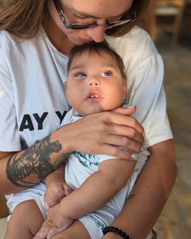 Drama cutremurătoare din viața Cristinei Scarlevschi, ispita la Insula Iubirii 2025. "Eu mă uit la copilul meu cum moare și nu pot să fac absolut nimic". Băiețelul ei a fost diagnosticat cu microcefalie