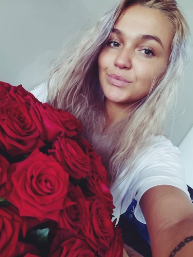 Drama trăită de Ella de la Insula Iubirii. A fost la un pas de moarte din cauza unor intervenții estetice: „Am făcut-o pentru binele relației”. Implantul mamar i-a fost montat greșit