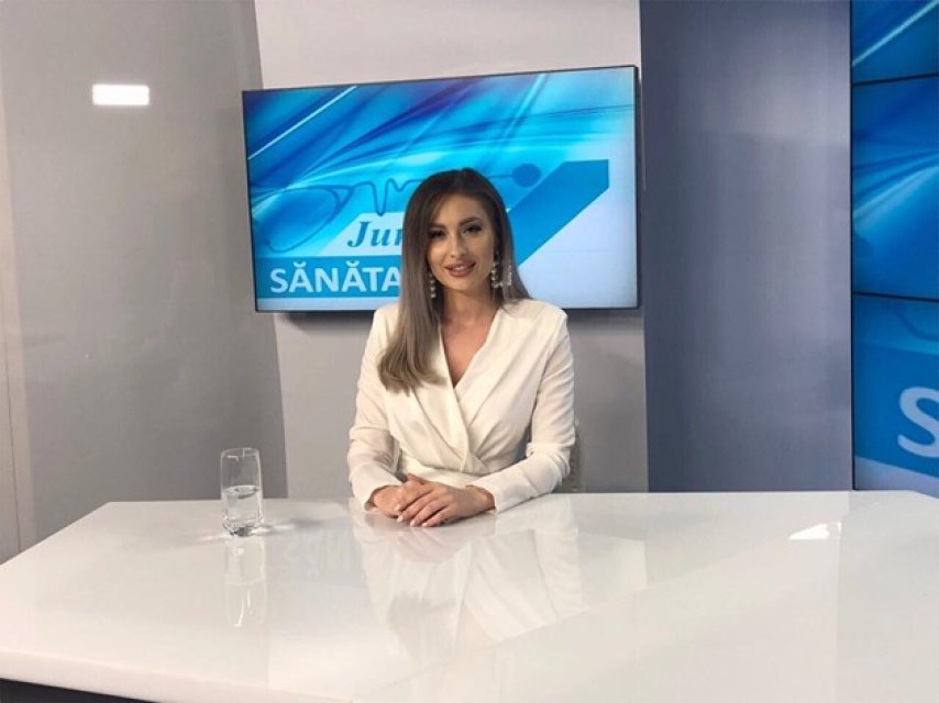 um arăta Oana Monea de la Insula Iubirii 2025 înainte de operațiile estetice. "Ispita supremă" i-a atacat dur pe Speak și Florin Ristei după ce au afirmat că și-a făcut intervenții la față. Predă cursuri de înfrumusețare