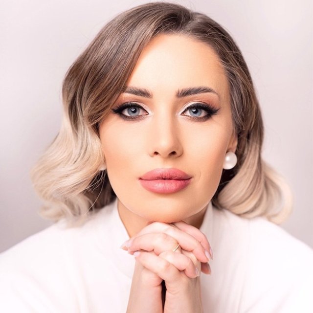 um arăta Oana Monea de la Insula Iubirii 2025 înainte de operațiile estetice. "Ispita supremă" i-a atacat dur pe Speak și Florin Ristei după ce au afirmat că și-a făcut intervenții la față. Ispita supremă are acid în buze