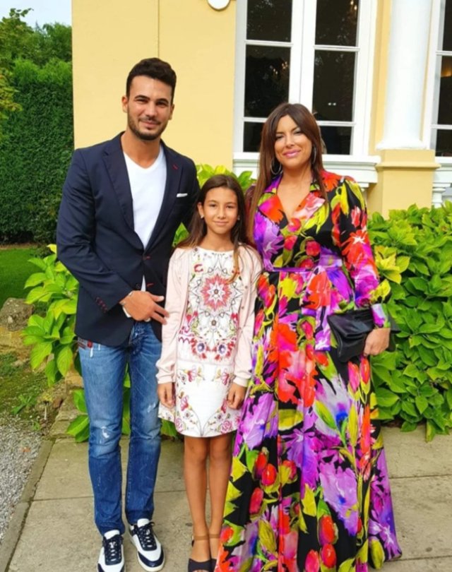 Claudiu de la Insula iubirii a cerut-o în căsătorie pe Isabel și au plecat din emisiune. Cei doi sunt împreună de 19 ani și au o fiică împreună. Plecarea lor din emisiune a adus lacrimi pe chipul ispitei Cristina Scarlevschi