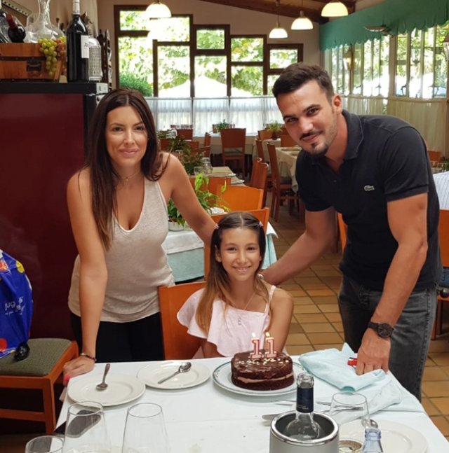 Claudiu de la Insula iubirii a cerut-o în căsătorie pe Isabel și au plecat din emisiune. Cei doi sunt împreună de 19 ani și au o fiică împreună. Cristina Scarlevschi își propusese să câștige inima lui Claudiu