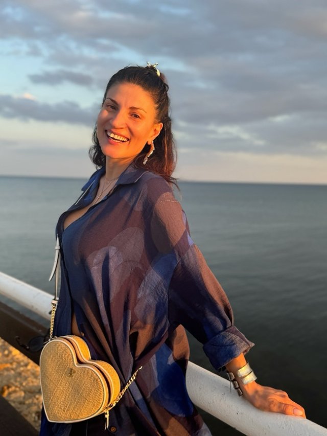 Ioana Ginghină, mândră de felul în care arată. Cum s-a pozat în costum de baie, la 47 de ani. Este fosta soție a lui Alexandru Papadopol