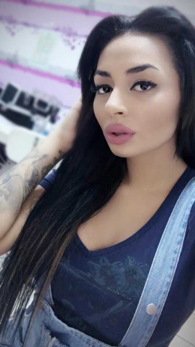 Cum arăta Naba Salem, ispita de la Insula Iubirii 2025, înainte de operațiile estetice. Imagini de dinainte să ajungă una dintre cele mai hot prezențe de la televizor. Nu a fost mereu brunetă