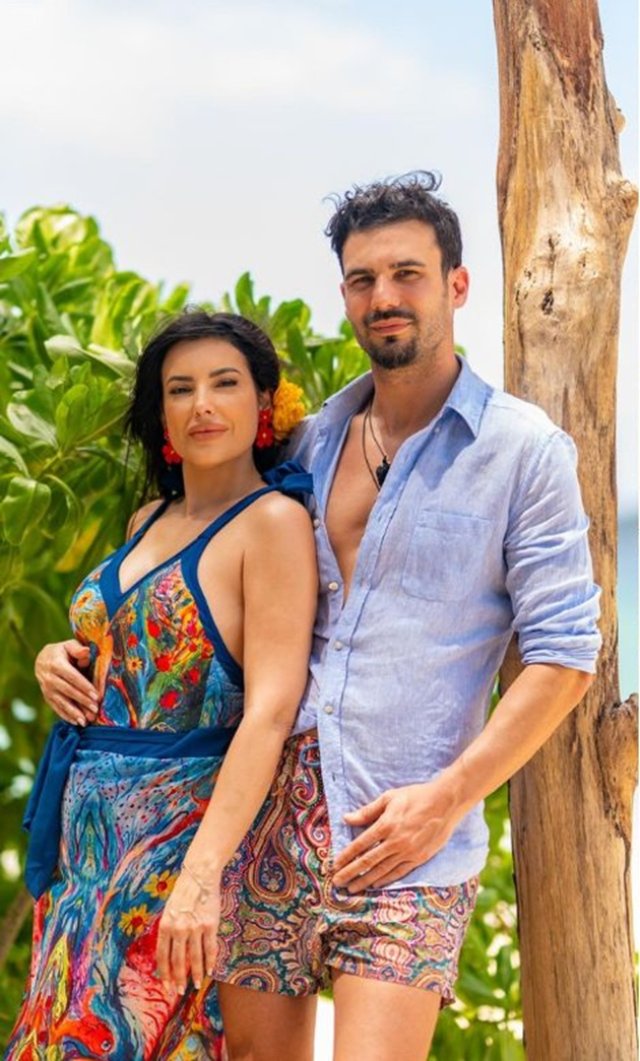 Claudiu de la Insula iubirii nu a fost înșelat de Isabel? Detaliul care l-ar fi dat de gol că ar fi inventat povestea infidelității partenerei sale pentru a o cere în căsătorie la TV