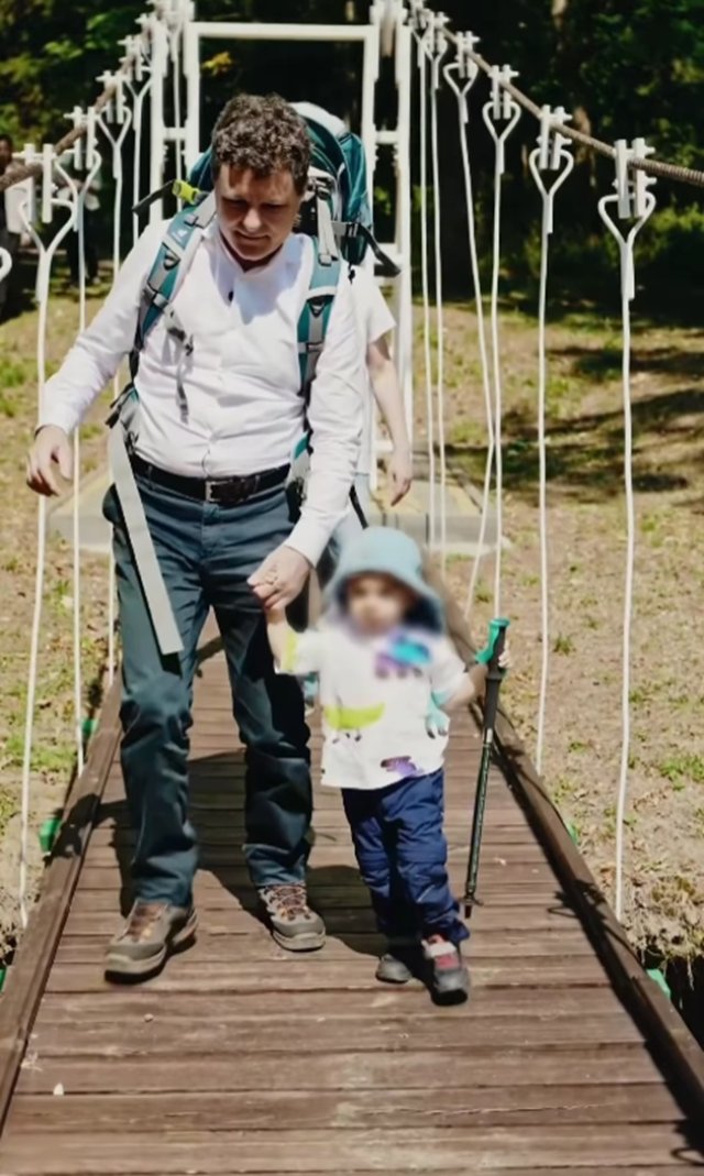 Nicușor Dan a renunțat la protocolul de la Cotroceni. A mers în drumeție cu copiii și a petrecut timp în natură cu familia. A postat pe rețelele sociale imagini din excursia cu cei dragi