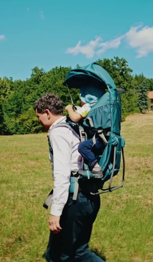 Nicușor Dan a renunțat la protocolul de la Cotroceni. A mers în drumeție cu copiii și a petrecut timp în natură cu familia. A lăsat statutul în urmă pentru câteva momente și s-a dedicat celor mici