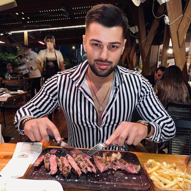Cum arăta Teo de la Insula iubirii înainte să devină celebru. Imagini cu ispita supremă de pe vremea când nu avea fațete și nu mergea la sală. Acum pare făcut pentru lumina reflectoarelor