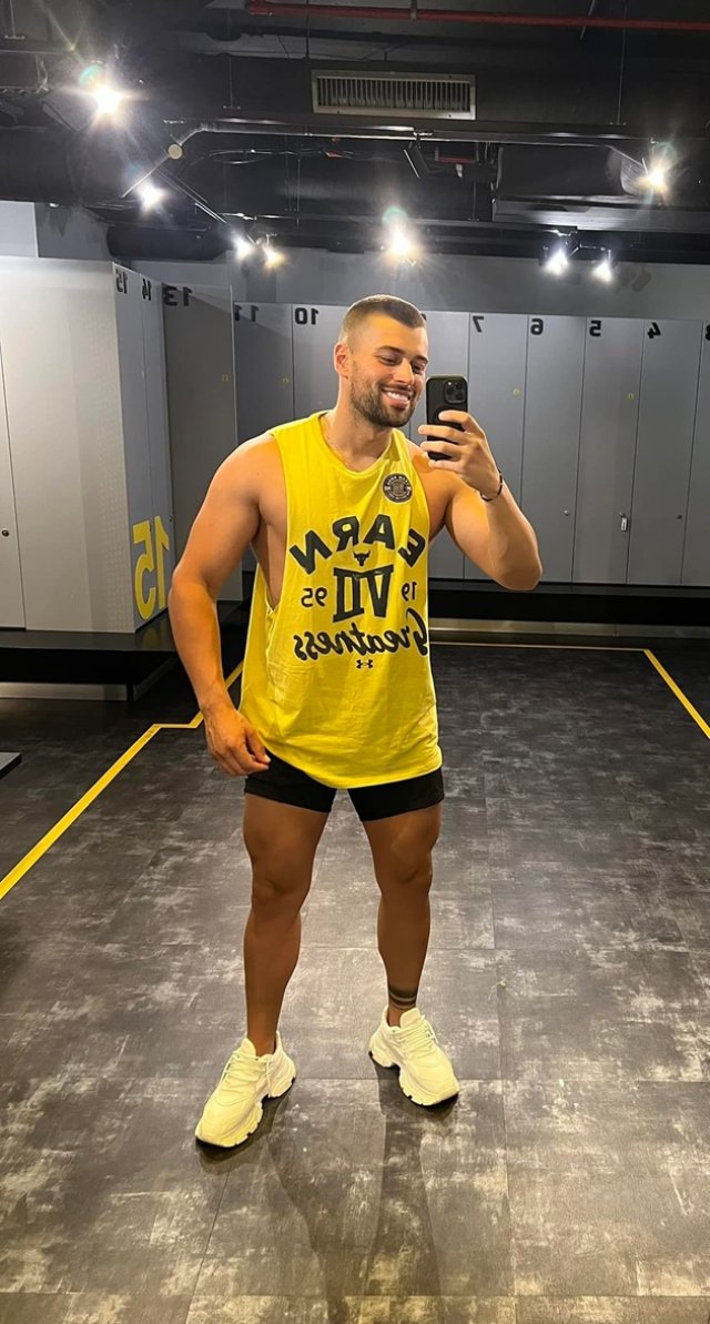 Cum arăta Teo de la Insula iubirii înainte să devină celebru. Imagini cu ispita supremă de pe vremea când nu avea fațete și nu mergea la sală. În prezent administrează o afacere de familie