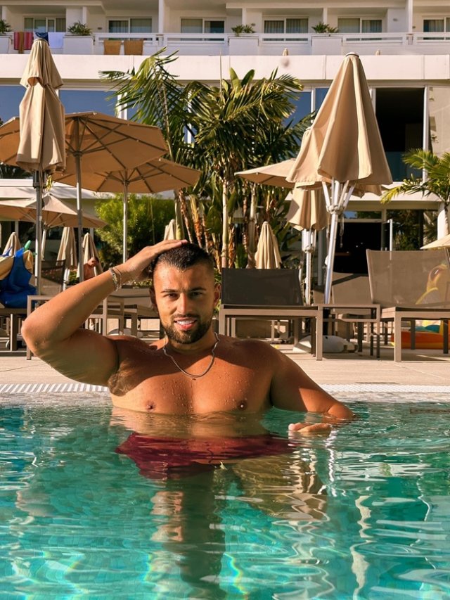 Cum arăta Teo de la Insula iubirii înainte să devină celebru. Imagini cu ispita supremă de pe vremea când nu avea fațete și nu mergea la sală. Conduce o firmă specializată în închiriera de toalete mobile