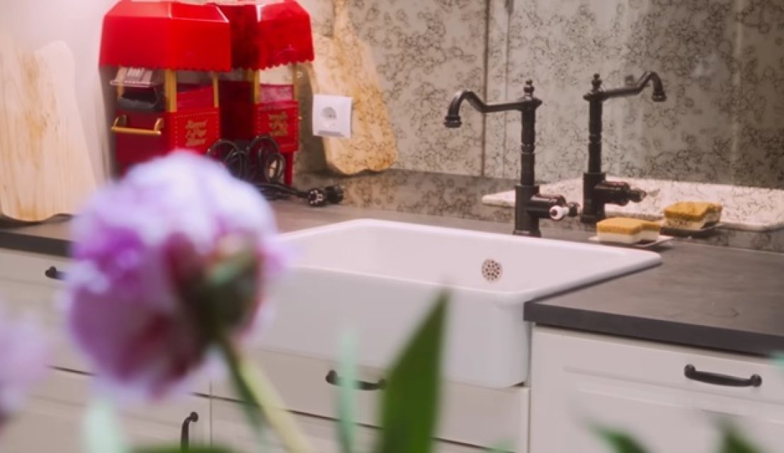 O nouă demonstrație de opulență, marca Selly! Cum arată noul lui apartament, recent renovat, într-una din zonele de lux ale capitalei. Vloggerul și iubita lui locuiesc în chirie