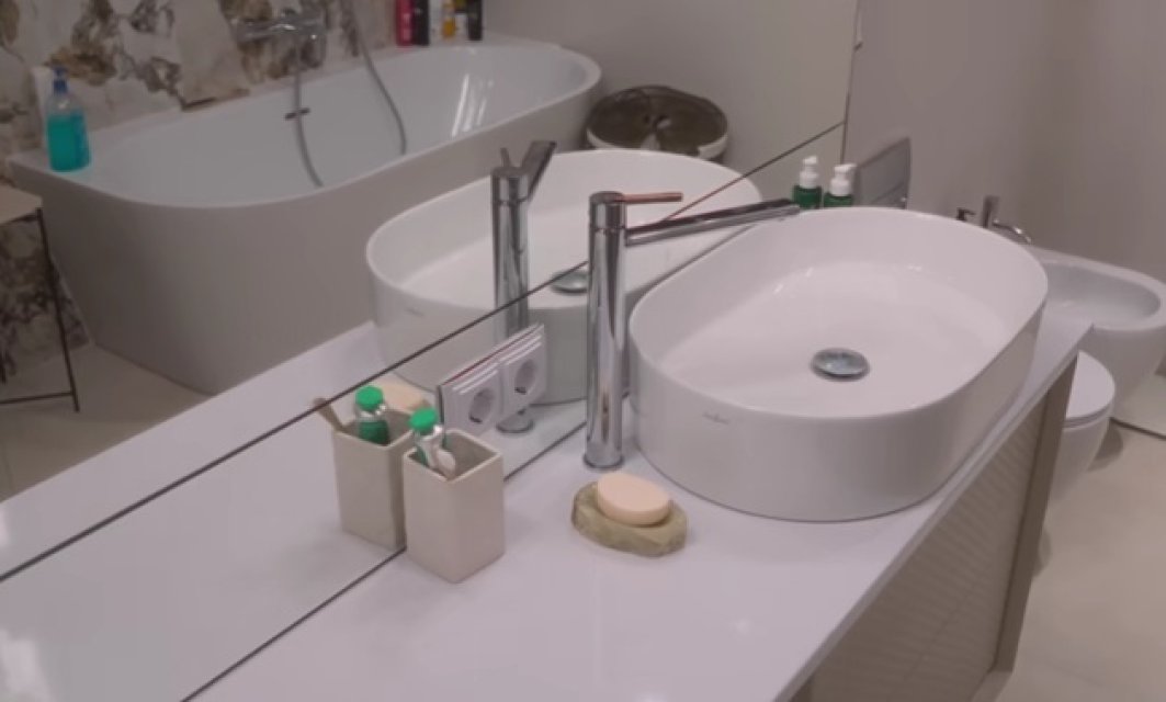 O nouă demonstrație de opulență, marca Selly! Cum arată noul lui apartament, recent renovat, într-una din zonele de lux ale capitalei. Acesta nu dorește o casă la vârsta fragedă pe care o are