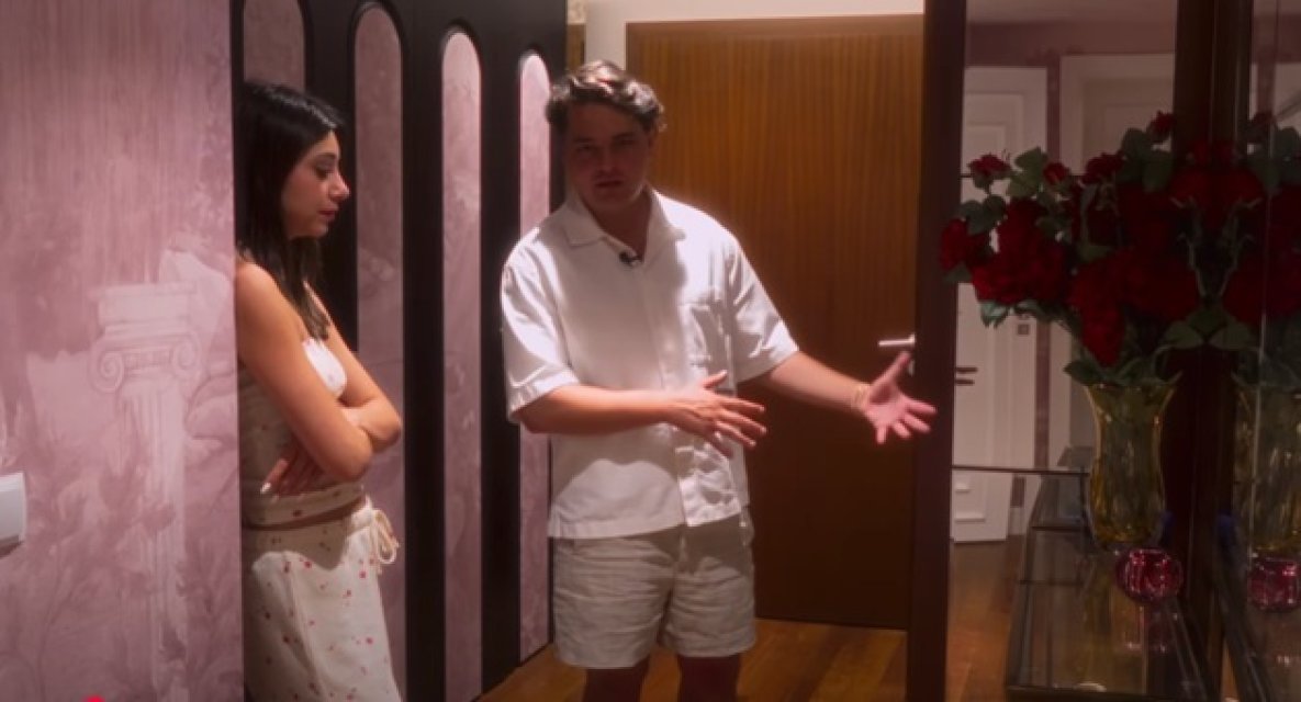 O nouă demonstrație de opulență, marca Selly! Cum arată noul lui apartament, recent renovat, într-una din zonele de lux ale capitalei. Are 24 de ani
