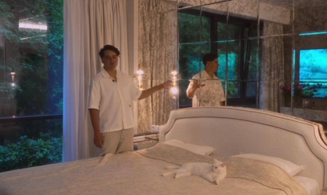 O nouă demonstrație de opulență, marca Selly! Cum arată noul lui apartament, recent renovat, într-una din zonele de lux ale capitalei. El și iubita sa au vrut să se simtă acasă când intră pe ușă