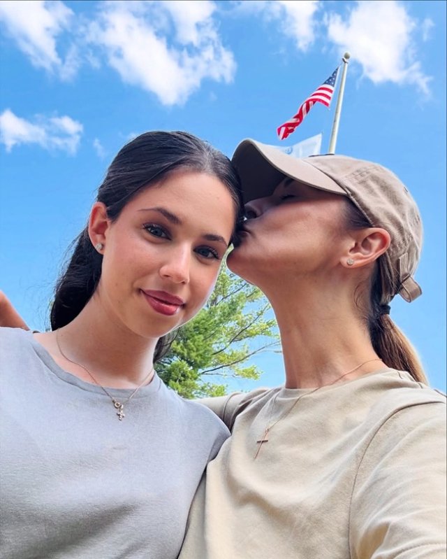Cum arată camera de cămin a Violetei Bănică. Andreea Marin și-a însoțit fiica în America. Tânăra va studia din toamnă la Universitatea Cornell