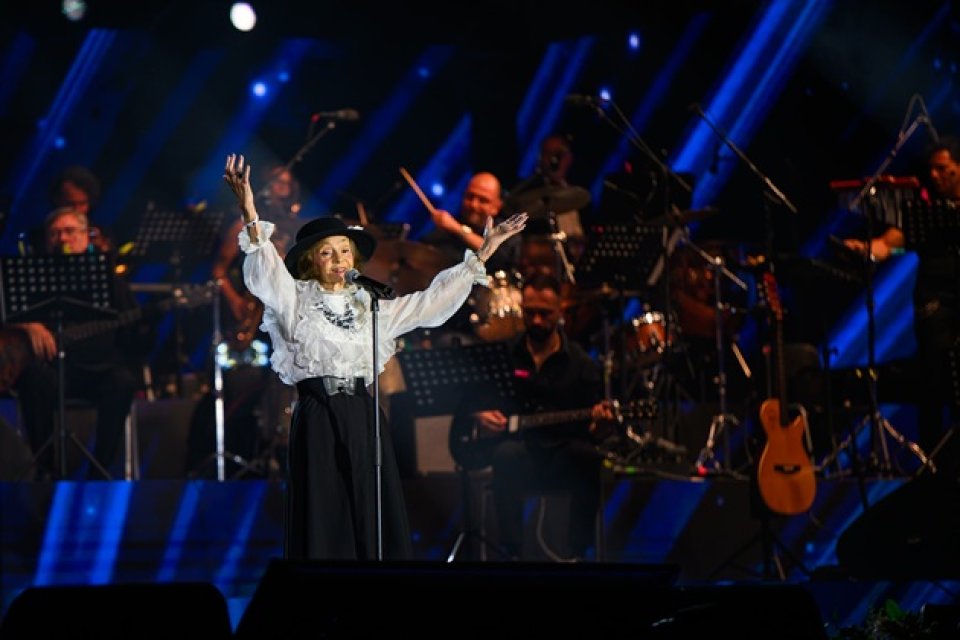 Marina Voica, apariție de senzație la festivalul Mamaia. A urcat pe scenă la aproape 90 de ani. S-a prezentat impecabil în fața fanilor