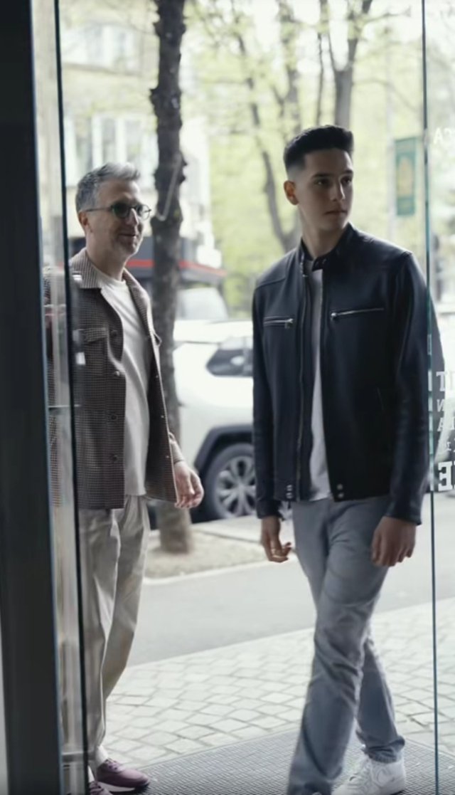 Cum arată fiul cel mare al lui Andi Moisescu. David, extrem de discret și modest, este pasionat de sporturile extreme. Urmăritorii din online au observat că seamănă cu Olivia Steer