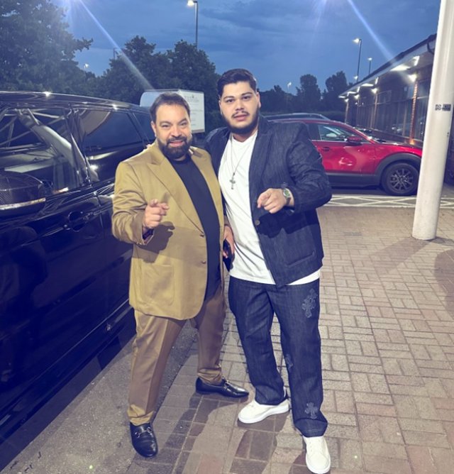 Noul iubit al lui Betty Salam i-a pus inelul pe deget, la o lună de când ea a divorțat. "Mulțumesc, iubirea mea". Tânărul a complotat cu Florin Salam pentru a-i face surpriză