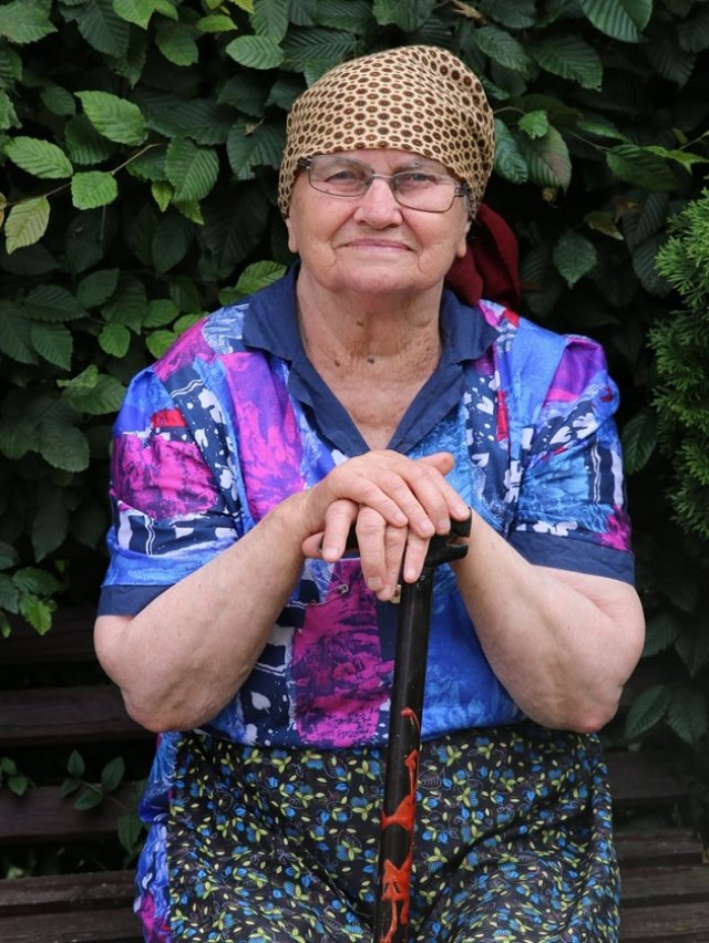 Anca Lungu, distrusă de durere! A rămas fără una dintre cele mai importante ființe din viața ei. Bunica Elvira avea 88 de ani
