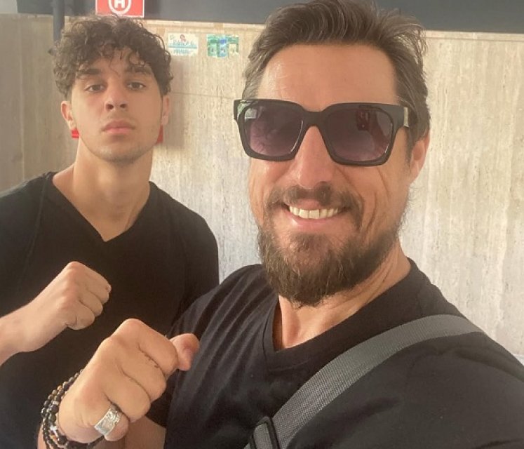 Daniel Pavel, de la Survivor, a hotărât să-și ducă fiul pe Muntele Athos. Este mândru de fiul său, care vorbește fluent 3 limbi străine