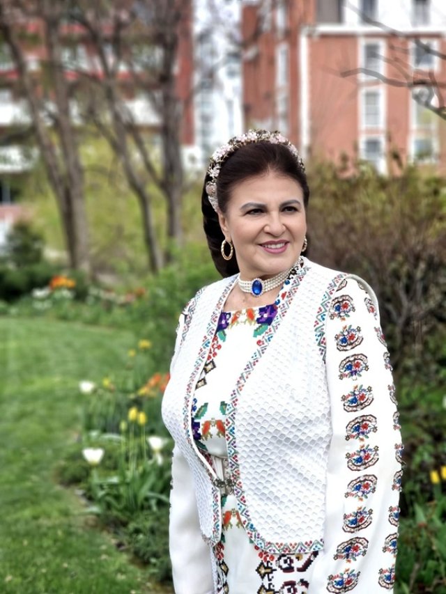 Irina Loghin găsește puterea să mai zâmbească după ce a rămas văduvă. Artista a urcat din nou pe scenă