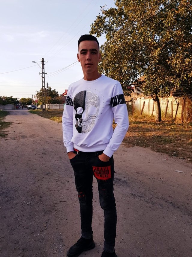 Îți mai aduci aminte de eroul din Segarcea? Ce s-a ales de adolescentul care a salvat un băiețel căzut într-o fântână, în 2013. Bărbatul de 26 de ani a devenit tată