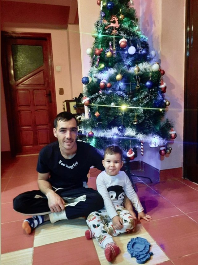 Îți mai aduci aminte de eroul din Segarcea? Ce s-a ales de adolescentul care a salvat un băiețel căzut într-o fântână, în 2013. Se descurcă greu cu banii pentru că muncește pe un salariu minim pe economie