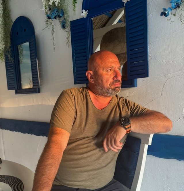 Cătălin Scărlătescu iubește din nou? Și-ar fi găsit o nouă iubită la scurt timp după ce au apărut zvonurile despărțirii de Doina Teodoru. Cheful are 53 de ani