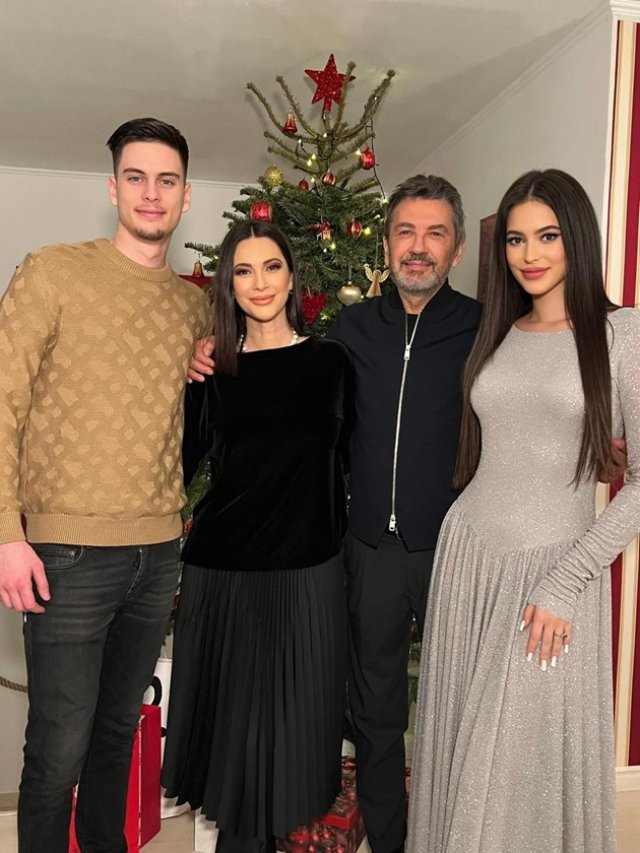 Petru, fiul Andreei Berecleanu, a împlinit 20 de ani. Ce mesaj emoționant i-a transmis vedeta. Aceasta a devenit mamă în timpul mariajului cu Andrei Zaharescu