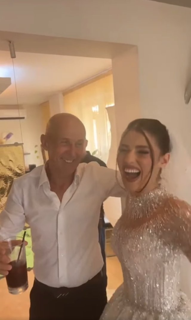 Mugur Mihăescu, cel mai fericit socru mic! Fiica lui, Ivona, a avut parte de o nuntă ca-n povești. Actorul a radiat de fericire lângă fata sa