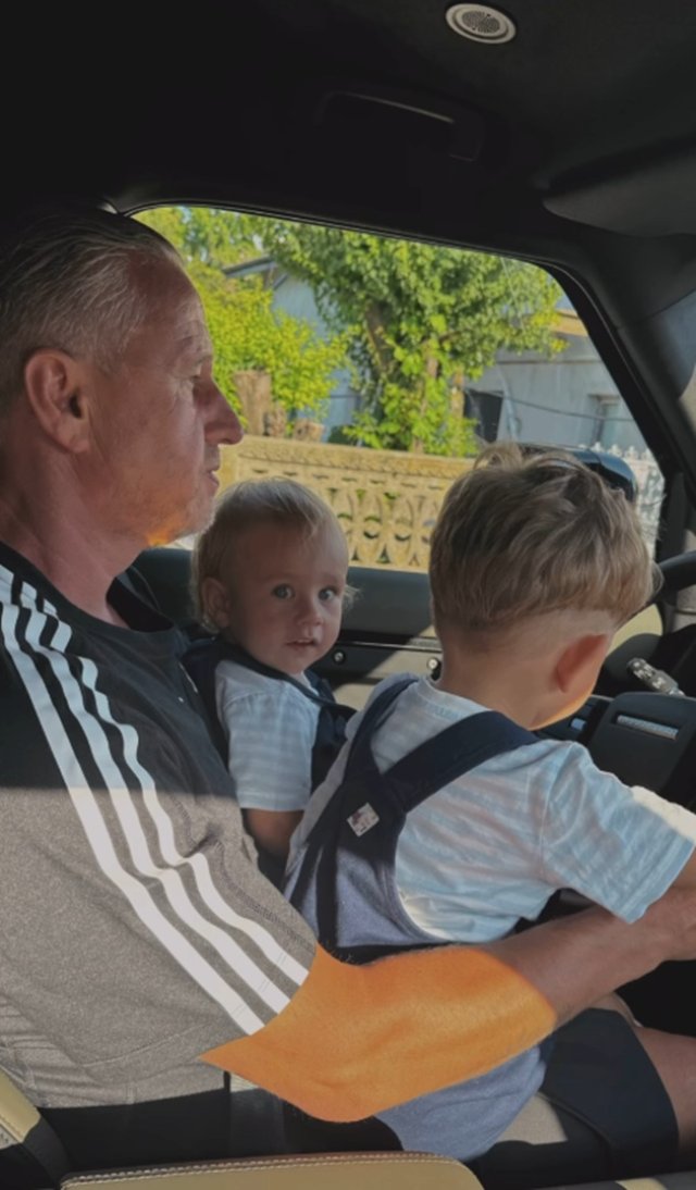 Laurențiu Reghecampf a împlinit 50 de ani. Ce mesaj emoționant i-a transmis Corina Caciuc: „Băieții te adoră”. Partenera i-a făcut o urare pe Instagram