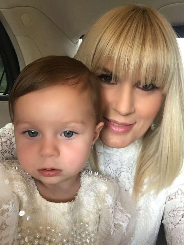 Eva, fetița Elenei Udrea, a împlinit 7 ani. Imagini de la prima aniversare a copilei alături de mama ei, după aproape 4 ani de închisoare. I-a transmis micuței o urare publică