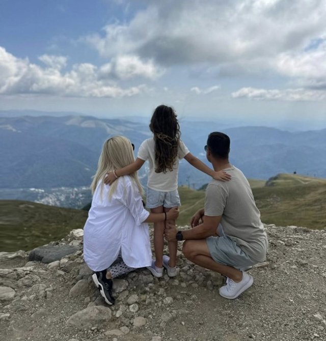 Eva, fetița Elenei Udrea, a împlinit 7 ani. Imagini de la prima aniversare a copilei alături de mama ei, după aproape 4 ani de închisoare, după condamnarea din dosarul Gala Bute