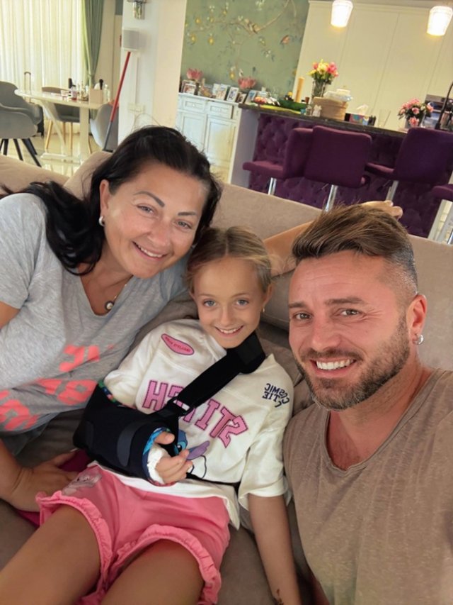 Clipe de coșmar pentru Gabriela Cristea. A ajuns cu fiica ei Victoria de urgență la spital, chiar de ziua copilei. Micuța a fost externată în două zile