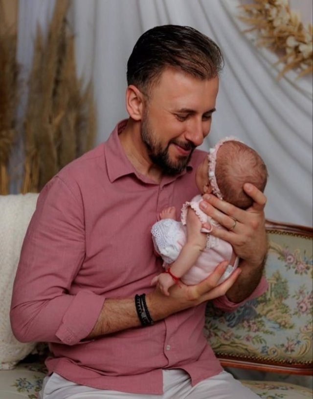 Nicolae Furdui Iancu, cel mai fericit bunic! Tudor, fiul artistului, a devenit tată pentru prima oară. Interpretul de muzică populară mai are un nepot de la fiica sa
